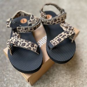 CUSHIONAIRE NWOT Women’s Cheetah print sandal